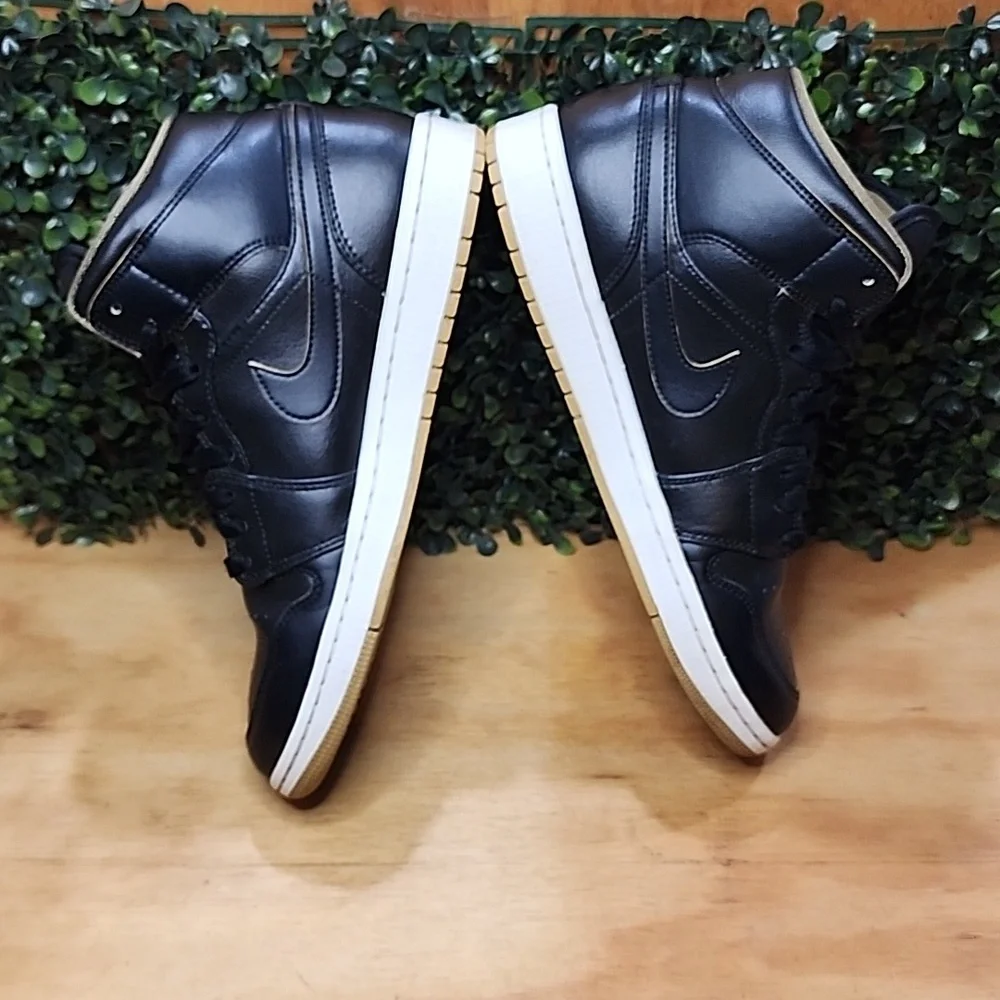 Jordan Men's Black and Gold Air High-Top Sneakers